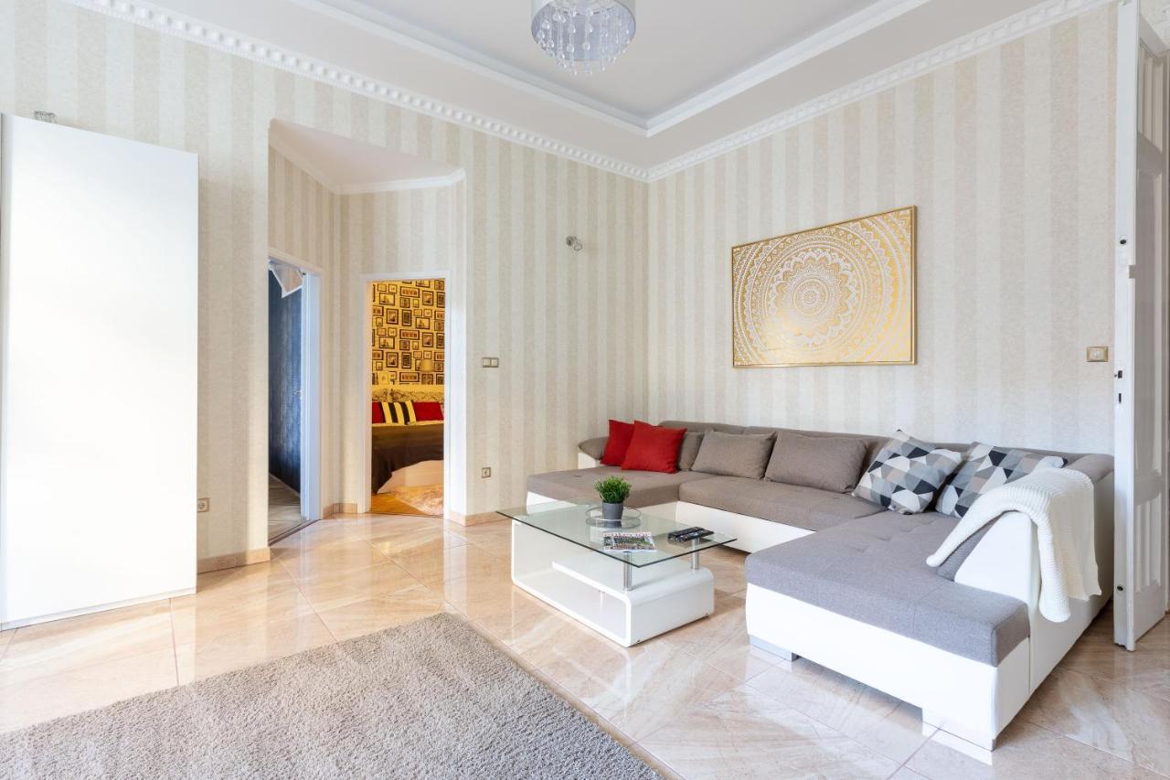Luxury Downtown Home By Anna Budapeste Exterior foto