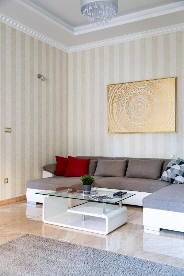 Luxury Downtown Home By Anna Budapeste Exterior foto
