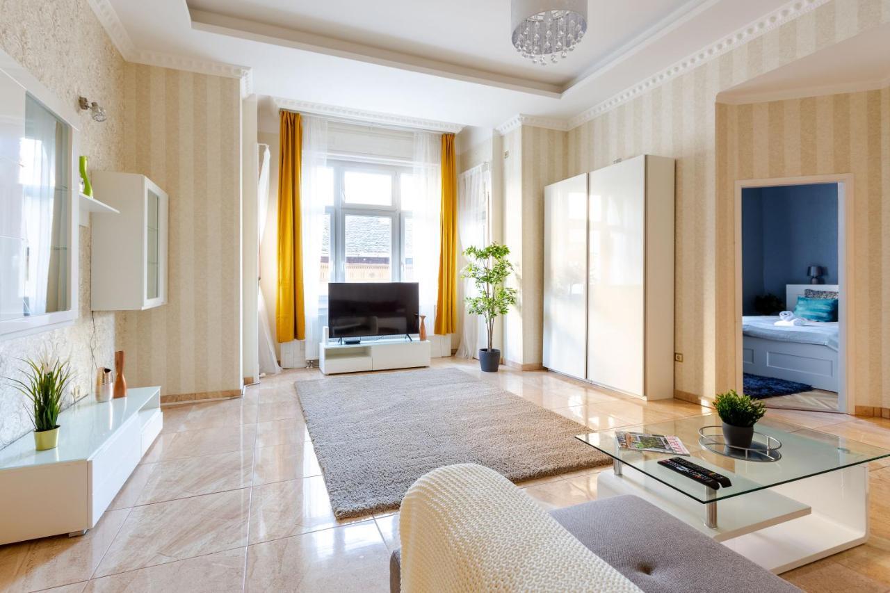 Luxury Downtown Home By Anna Budapeste Exterior foto