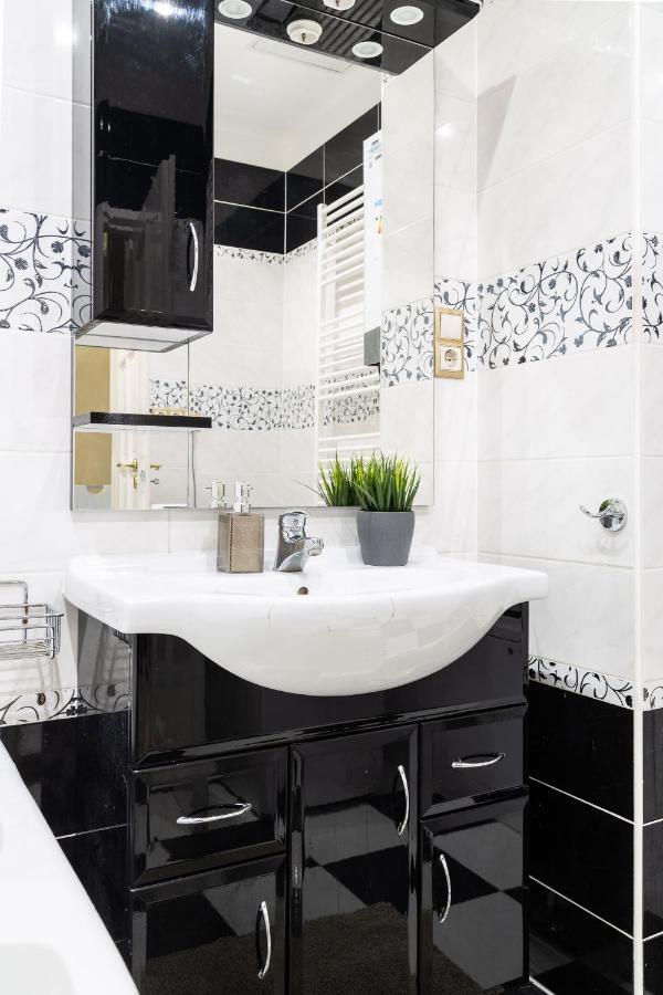 Luxury Downtown Home By Anna Budapeste Exterior foto